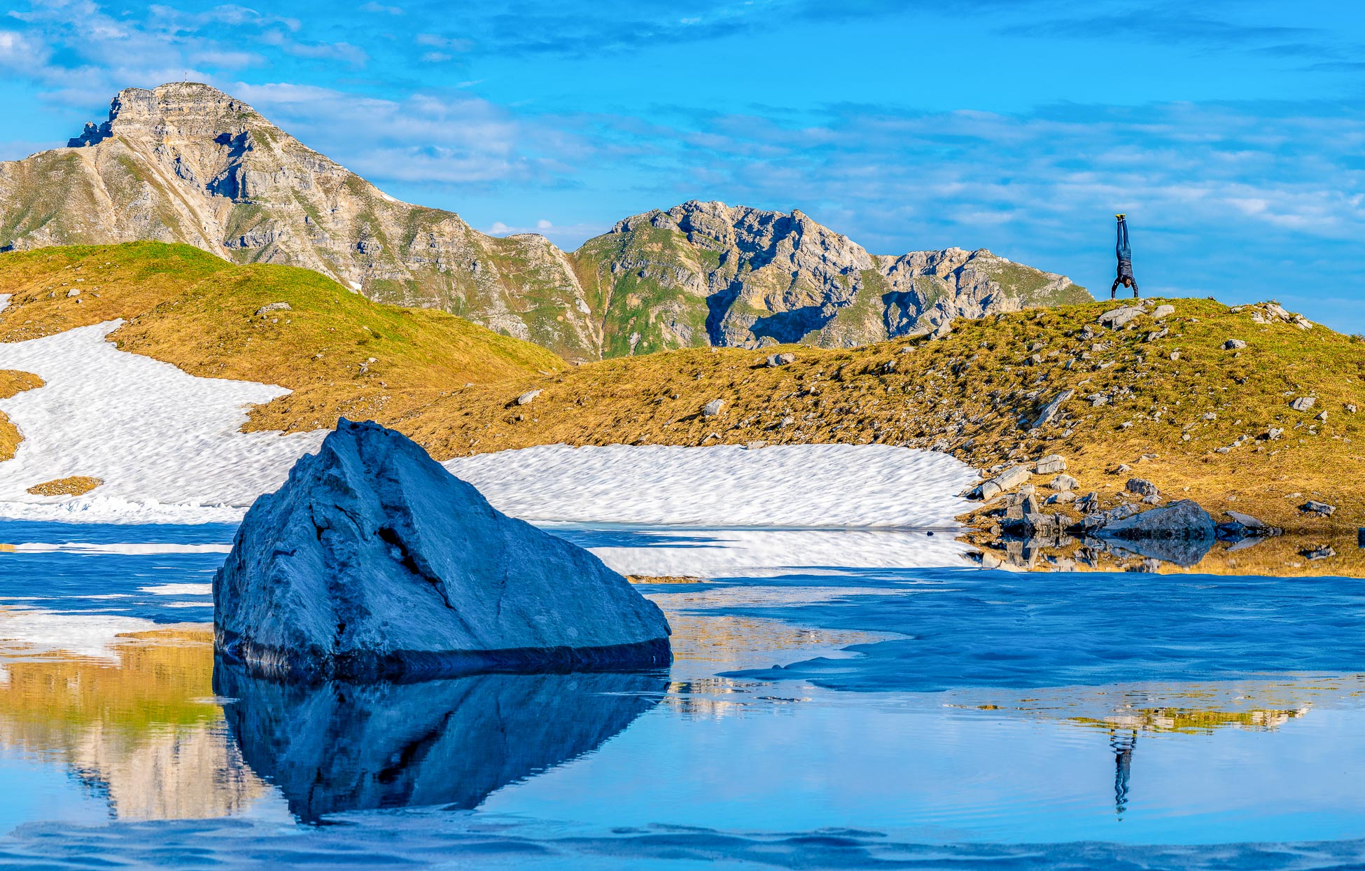Bergsteiger oberhalb der Soiernseen im Frühsommer