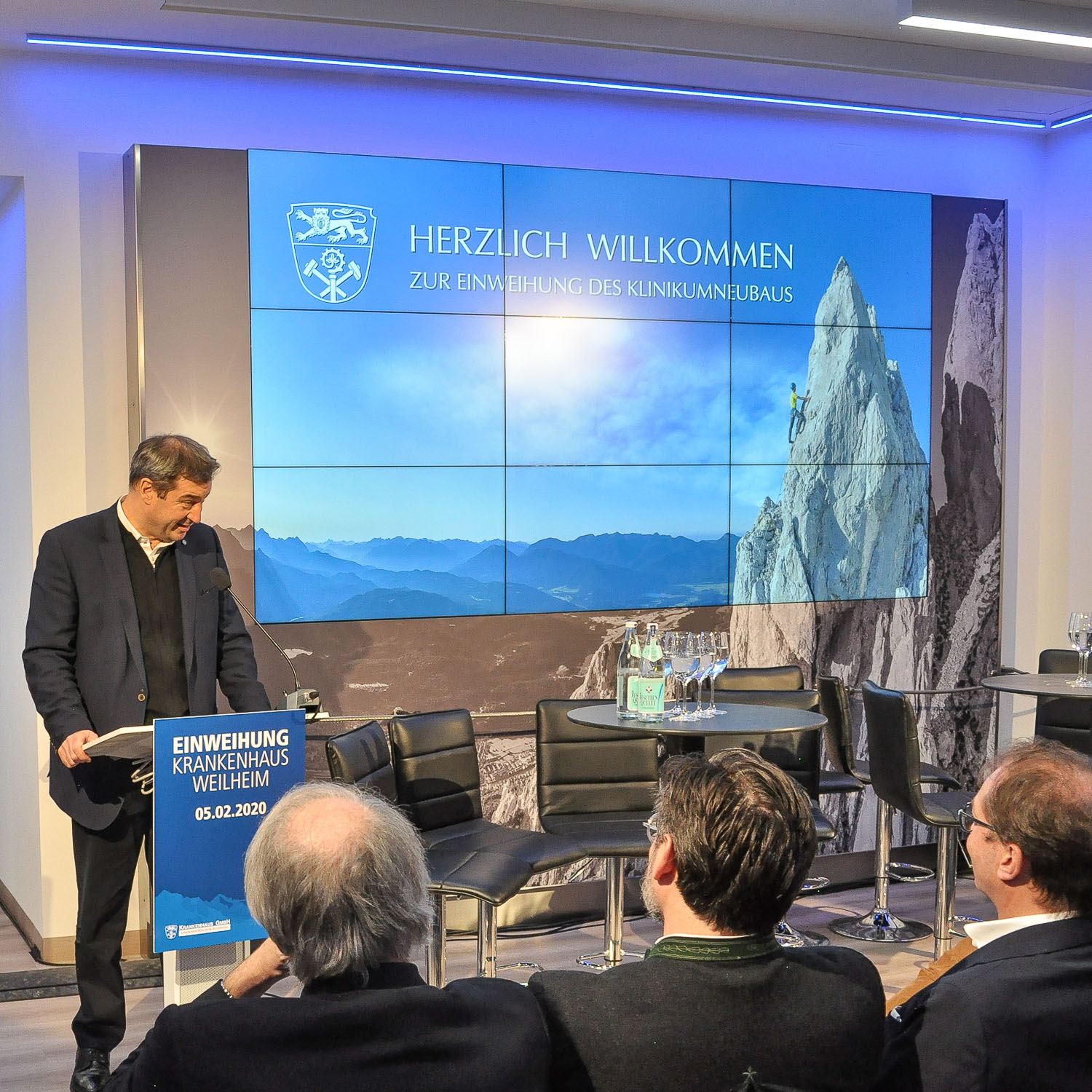 Digitale-Analoge Medienbildwand - Eingangsbereich Klinikum Weilheim