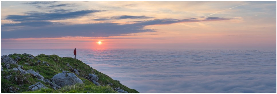 Ins Licht schauen <strong>Blick vom Oberen Risskopf übers Wolkenmeer</strong>
Druck auf ALU-Dibond, 240x80cm
<ul>
<li>Bild ist ein Ausstellungsstück.</li>
<li>Kein Versand, nur zur Abholung!</li>
<li>Nur 1 Stück vorhanden!</li>
</ul>
Information zu anderen Bildformaten oder Materialien erhalten Sie <a href="https://www.kriner-weiermann.de/druckverfahren/" target="_blank" rel="noopener noreferrer">hier</a>.
Wir geben gerne Hilfestellung und beraten Sie auch persönlich zu Ihrem individuellen Projekt <a href="https://www.kriner-weiermann.de/contact/">hier</a>.