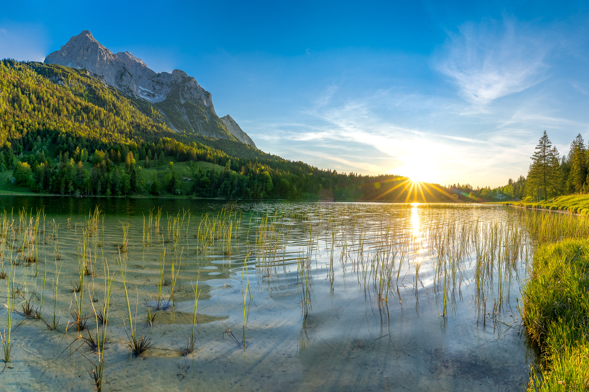 Ferchensee am Abend mit Blick zum Wettersteingebirge