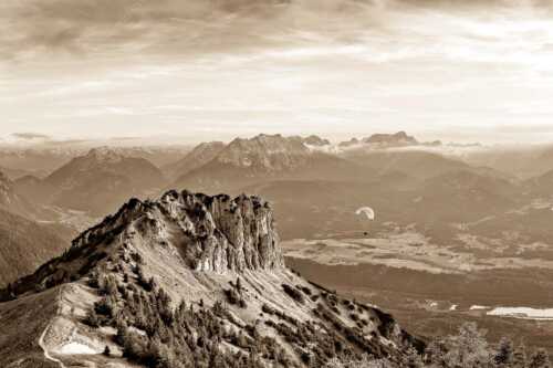 Signalkopf mit Karwendel- und Wettersteingebirge - Abflug - Seitenverhältnis 3:2 - Gleitschirm im Karwendel - weitere Infos unter https://www.kriner-weiermann.de