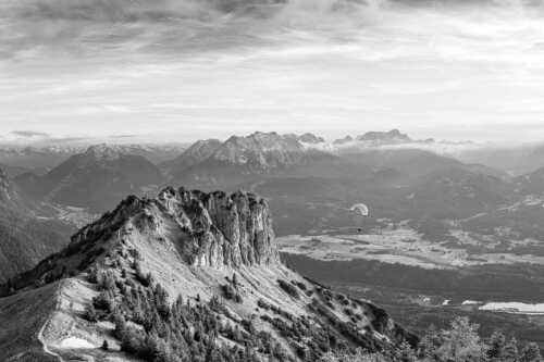 Signalkopf mit Karwendel- und Wettersteingebirge - Abflug - Seitenverhältnis 3:2 - Gleitschirm im Karwendel - weitere Infos unter https://www.kriner-weiermann.de