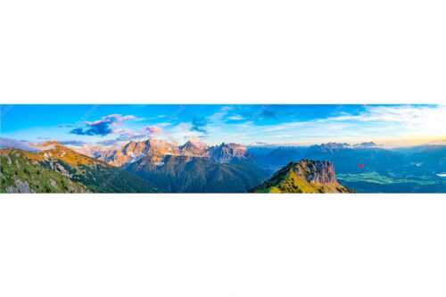Signalkopf mit Karwendel- und Wettersteingebirge - Abflug - Seitenverhältnis 5:1 - Gleitschirm im Karwendel - weitere Infos unter https://www.kriner-weiermann.de