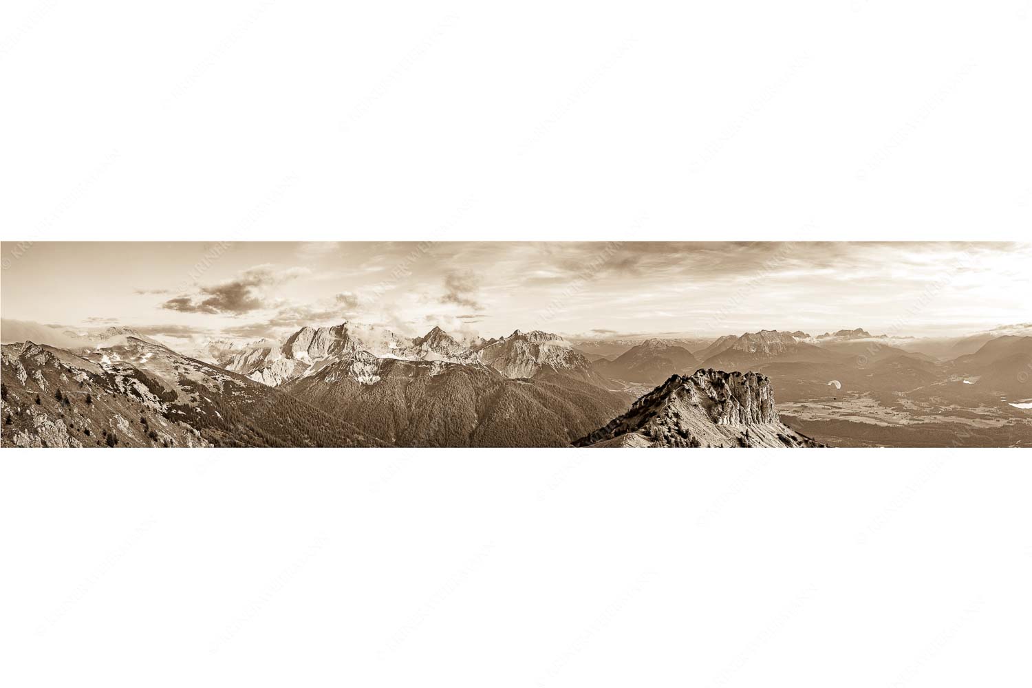 Abflug – Seitenverhältnis 5:1 — Gleitschirm im Karwendel Signalkopf mit Karwendel- und Wettersteingebirge