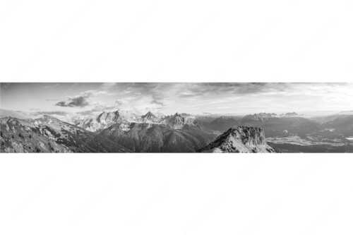 Signalkopf mit Karwendel- und Wettersteingebirge - Abflug - Seitenverhältnis 5:1 - Gleitschirm im Karwendel - weitere Infos unter https://www.kriner-weiermann.de