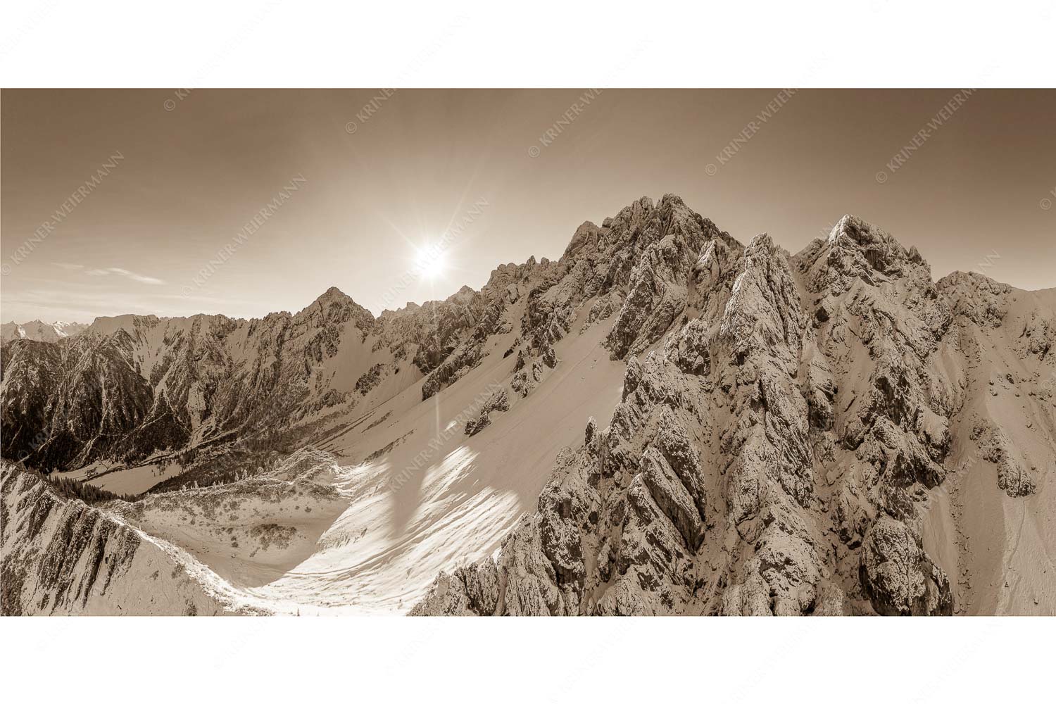 Alpin – Seitenverhältnis 2:1 — Winter im Karwendelgebirge Sonnenaufgang zwischen Erlspitze und Freiungspitzen im Karwendel