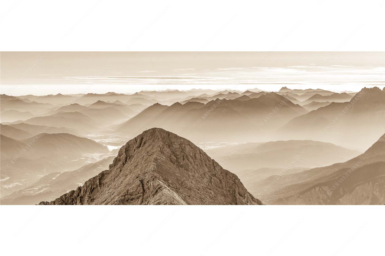 Alpspitz SüdWest – Seitenverhältnis 2,5:1 — Wetterstein mit Soierngebirge Blick über Alpspitze ins Isartal und Soierngebirge