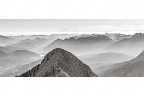 Blick über Alpspitze ins Isartal und Soierngebirge - Alpspitz SüdWest - Seitenverhältnis 2,5:1 - Wetterstein mit Soierngebirge - weitere Infos unter https://www.kriner-weiermann.de