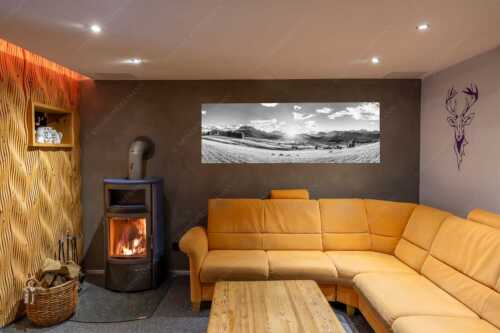 Blick in den Sonnenuntergang am Zugspitzmassiv - Am Tonihof - Größe ca. 180x60cm, Seitenverhältnis 3:1 - Wetterstein und Estergebirge - weitere Infos unter https://www.kriner-weiermann.de
