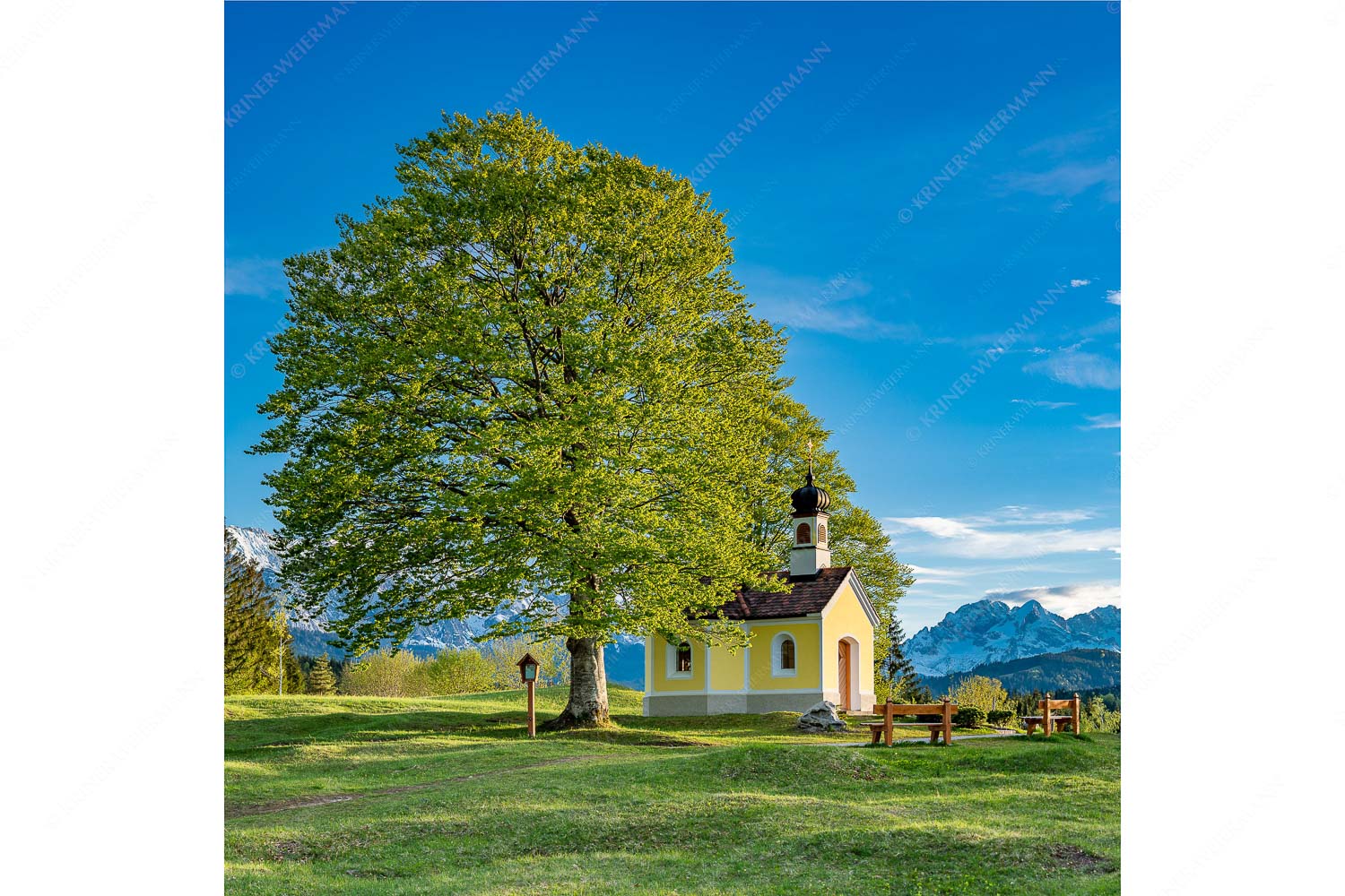 Andacht – Seitenverhältnis 1:1 — Maria Rast Kapelle mit Alpspitze Kapelle Maria Rast bei Krün mit Zugspitzmassiv