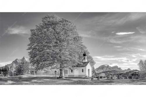 Kapelle Maria Rast bei Krün mit Zugspitzmassiv - Andacht - Seitenverhältnis 2:1 - Maria Rast Kapelle mit Alpspitze - weitere Infos unter https://www.kriner-weiermann.de