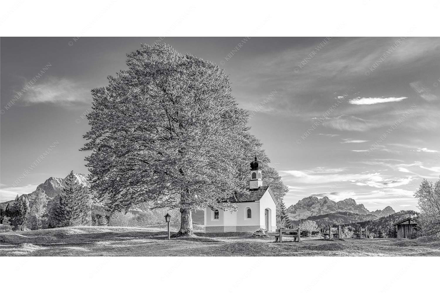 Andacht – Seitenverhältnis 2:1 — Maria Rast Kapelle mit Alpspitze Kapelle Maria Rast bei Krün mit Zugspitzmassiv