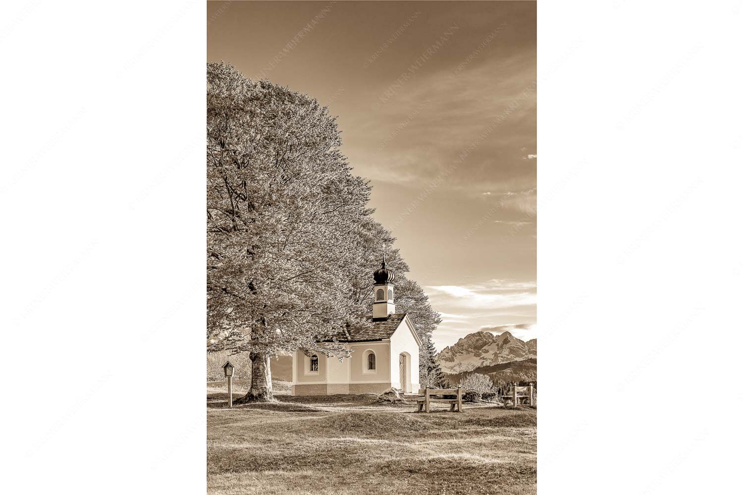 Kapelle Maria Rast bei Krün mit Zugspitzmassiv