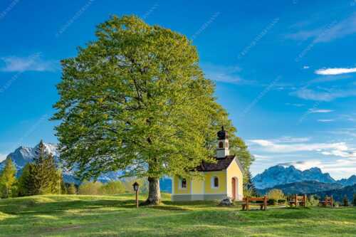 Kapelle Maria Rast bei Krün mit Zugspitzmassiv - Andacht - Seitenverhältnis 3:2 - Maria Rast Kapelle mit Alpspitze - weitere Infos unter https://www.kriner-weiermann.de