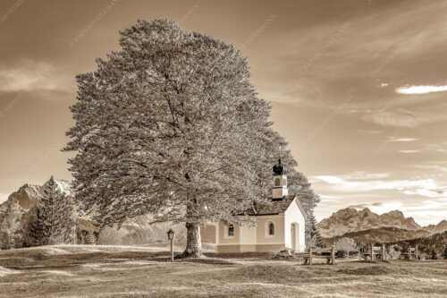 Kapelle Maria Rast bei Krün mit Zugspitzmassiv - Andacht - Seitenverhältnis 3:2 - Maria Rast Kapelle mit Alpspitze - weitere Infos unter https://www.kriner-weiermann.de