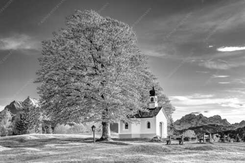 Kapelle Maria Rast bei Krün mit Zugspitzmassiv - Andacht - Seitenverhältnis 3:2 - Maria Rast Kapelle mit Alpspitze - weitere Infos unter https://www.kriner-weiermann.de