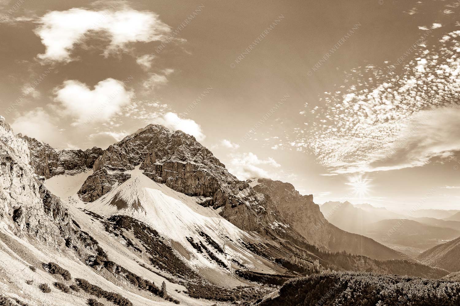 Andakar Herzerl – Seitenverhältnis 3:2 — Tiefkarspitze im Karwendel Blick an der Tiefkar- und Viererspitze in den Sonnenuntergang