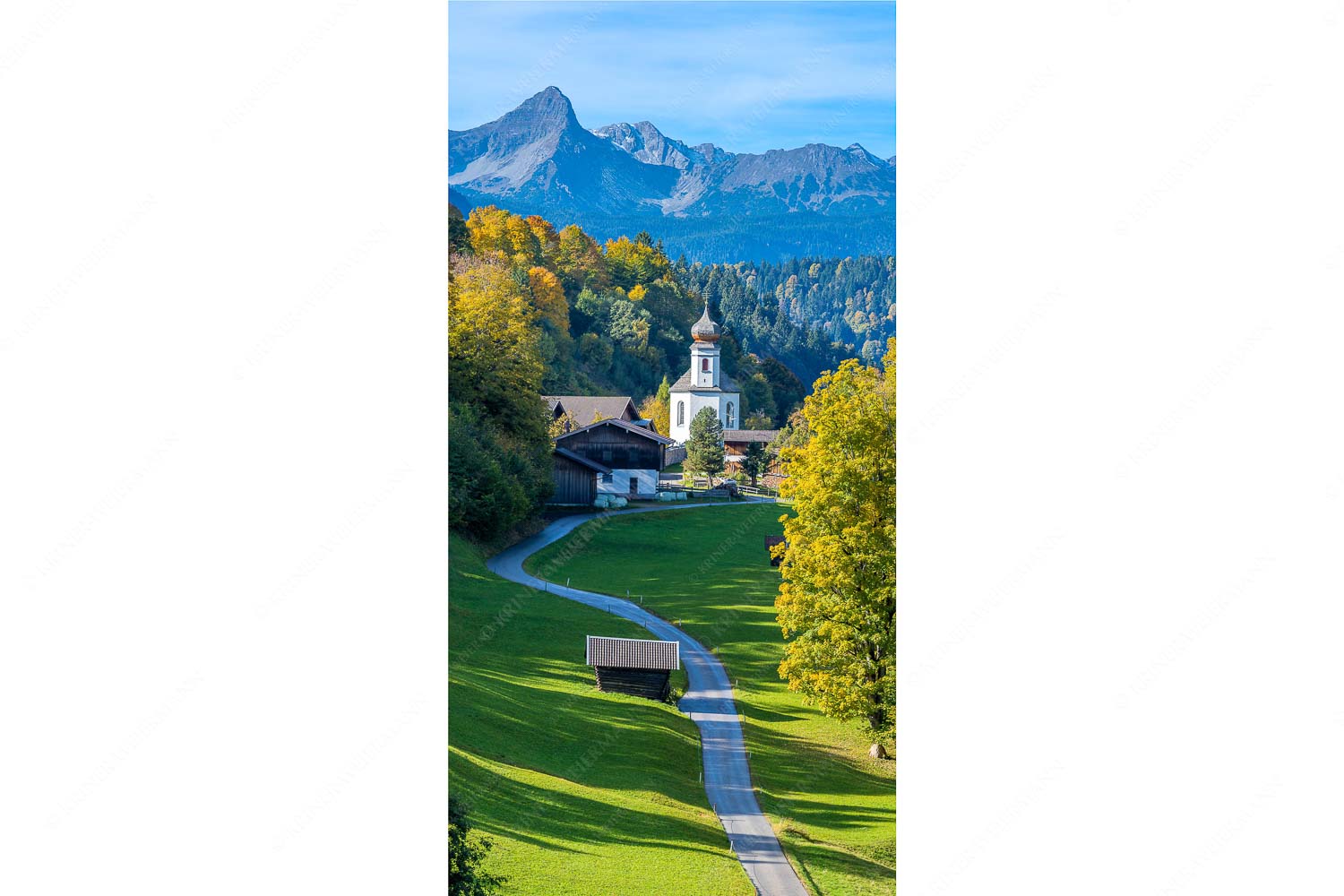 Anna und Daniel – Seitenverhältnis 1:2 — Kirche in Wamberg Kirche St. Anna in Wamberg mit Daniel im Hintergrund