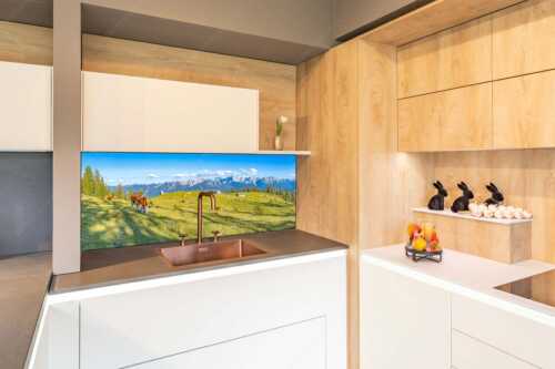 Blick über Krüneralm ins Karwendelgebirge - Auf da Krüneralm - Größe ca. 150x60cm, Seitenverhältnis 2,5: - Kühe auf der Alm im Estergebirge - weitere Infos unter https://www.kriner-weiermann.de