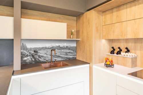 Blick über Krüneralm ins Karwendelgebirge - Auf da Krüneralm - Größe ca. 150x60cm, Seitenverhältnis 2,5: - Kühe auf der Alm im Estergebirge - weitere Infos unter https://www.kriner-weiermann.de