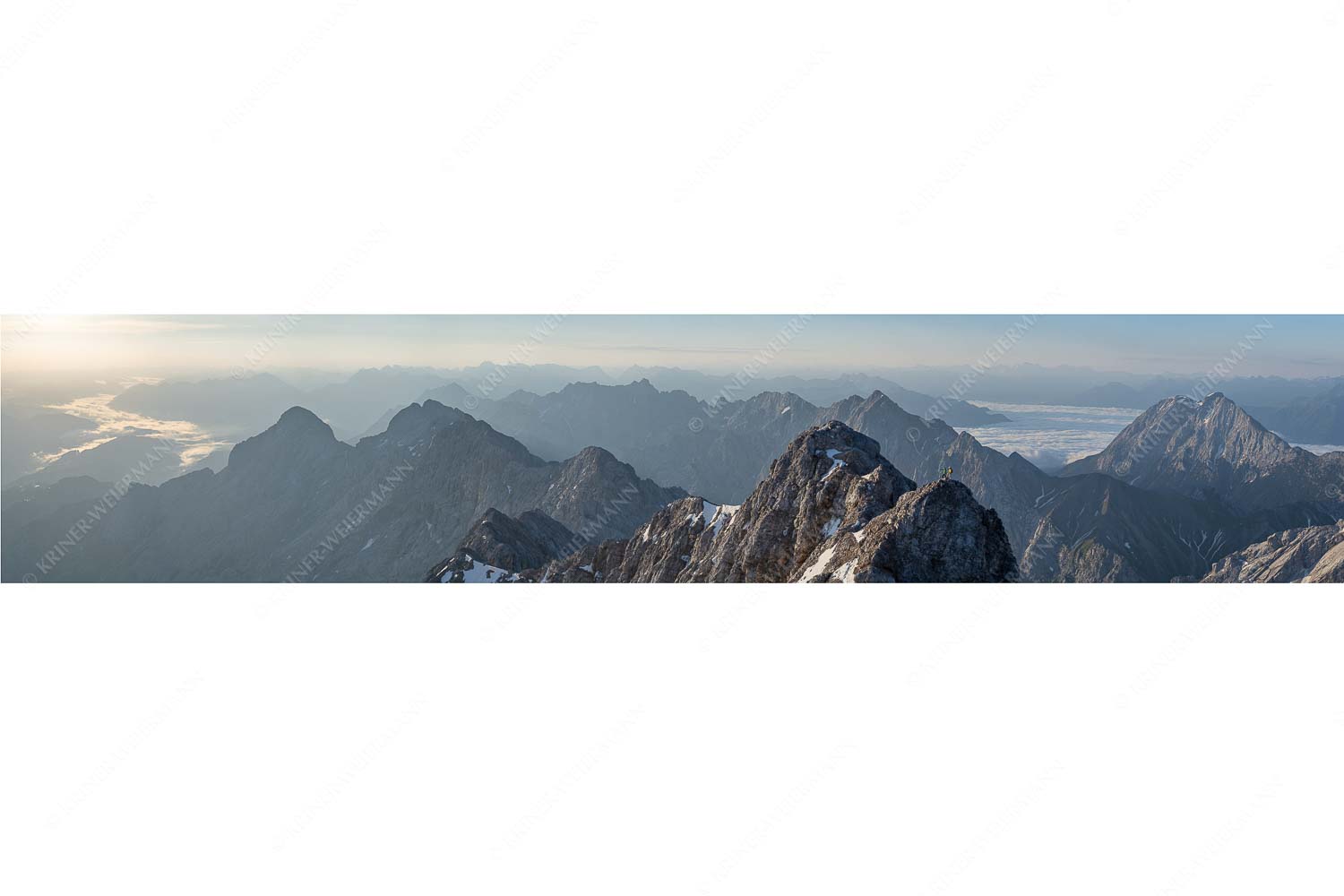 Auf dem Grat – Seitenverhältnis 5:1 — Zugpitze Jubiläumsgrat Früh am Morgen unterwegs auf dem Jubiläumsgrat Richtung Alpspitze