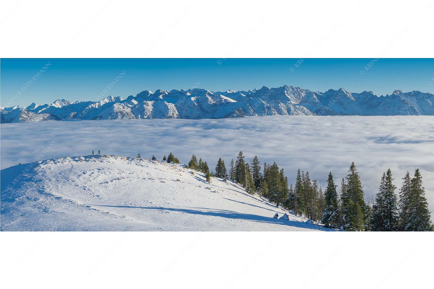 Eine Winterwanderung am Simetsberg über Wolkenmeer mit Karwendel