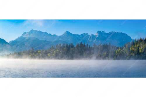 Blick über Barmsee zum Karwendel - Aufklaren - Seitenverhältnis 2,5:1 - Nebel am Barmsee mit Karwendel - weitere Infos unter https://www.kriner-weiermann.de