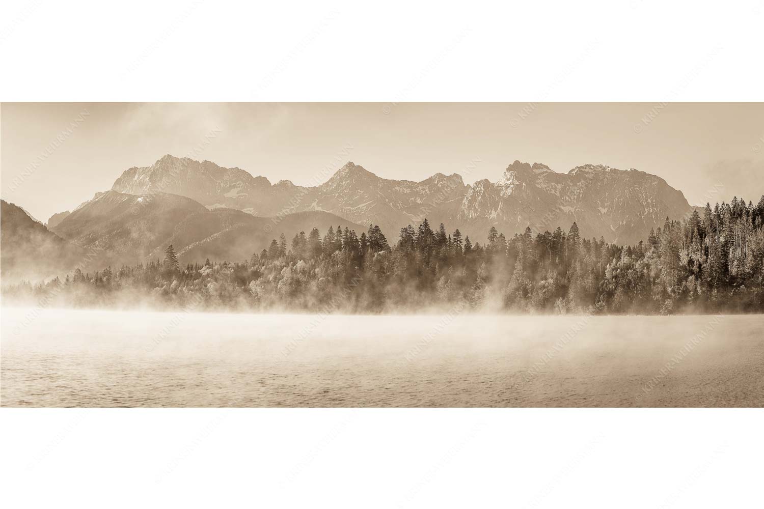Aufklaren – Seitenverhältnis 2,5:1 — Nebel am Barmsee mit Karwendel Blick über Barmsee zum Karwendel