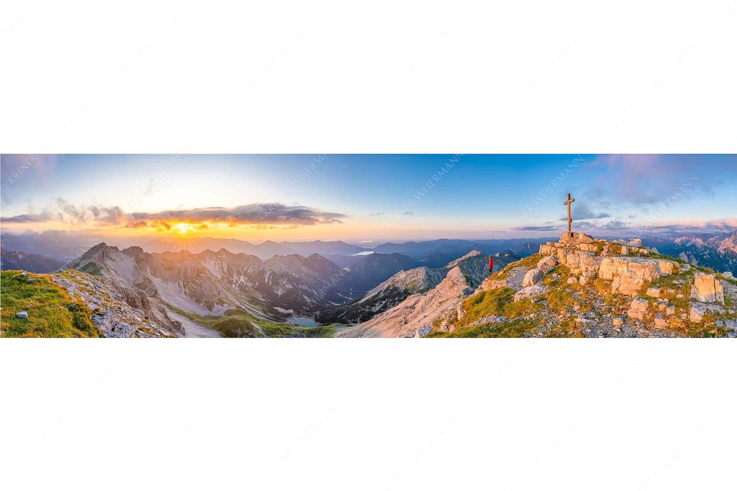 Ausklang – Seitenverhältnis 4:1 — Bergsteiger auf der Soiernspitze Blick von der Soiernspitze in den Sonnenuntergang