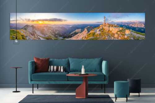 Blick von der Soiernspitze in den Sonnenuntergang - Ausklang - Größe ca. 350x70cm, Seitenverhältnis 5:1 - Bergsteiger auf der Soiernspitze - weitere Infos unter https://www.kriner-weiermann.de