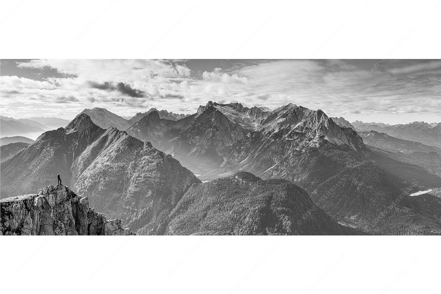 Aussichtspunkt – Seitenverhältnis 2,5:1 — Heinrich-Noe-Weg im Karwendel Blick vom Karwendel auf Arnspitzen und Wettersteinmassiv