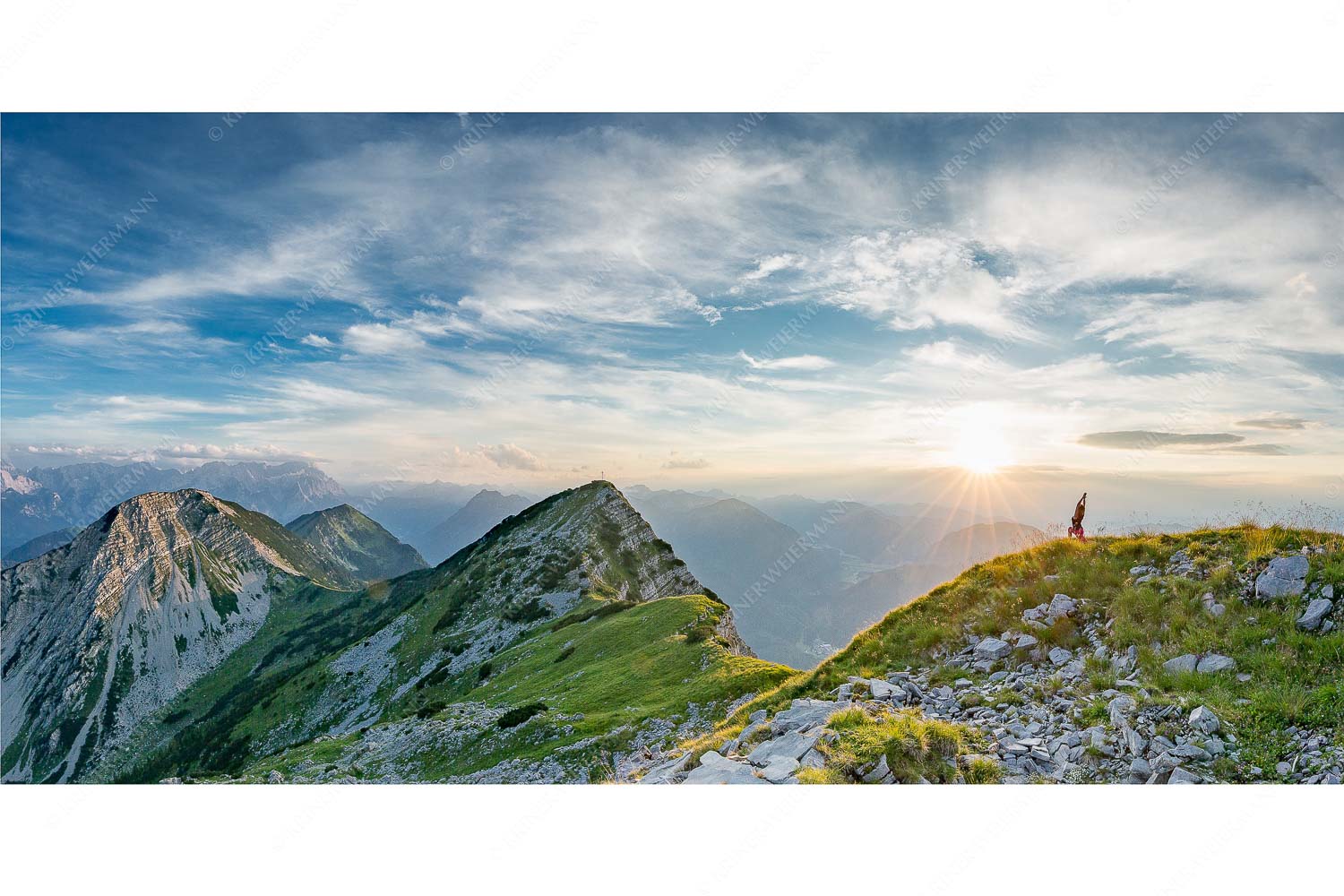 Auszeit – Seitenverhältnis 2:1 — Yoga im Estergebirge Abendliche Yogaübungen bei Sonnenuntergang im Estergebirge