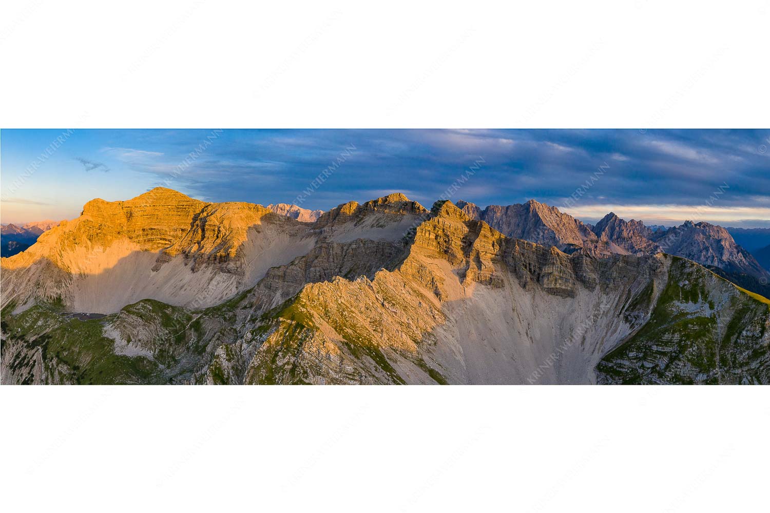 Bärig – Seitenverhältnis 3:1 — Soiernspitze im Abendlicht Reißende Lahn- und Soiernspitze im letzten Licht