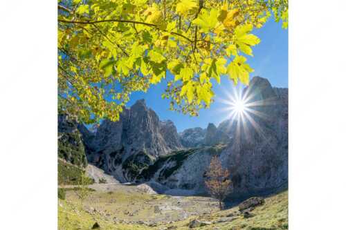 Die Sonne verschwindet am Oberreintalturm - Bald kommt der Herbst - Seitenverhältnis 1:1 - Oberreintal im Wetterstein - weitere Infos unter https://www.kriner-weiermann.de