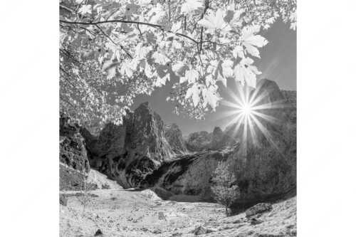 Die Sonne verschwindet am Oberreintalturm - Bald kommt der Herbst - Seitenverhältnis 1:1 - Oberreintal im Wetterstein - weitere Infos unter https://www.kriner-weiermann.de