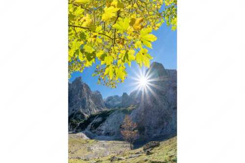 Die Sonne verschwindet am Oberreintalturm - Bald kommt der Herbst - Seitenverhältnis 2:3 - Oberreintal im Wetterstein - weitere Infos unter https://www.kriner-weiermann.de