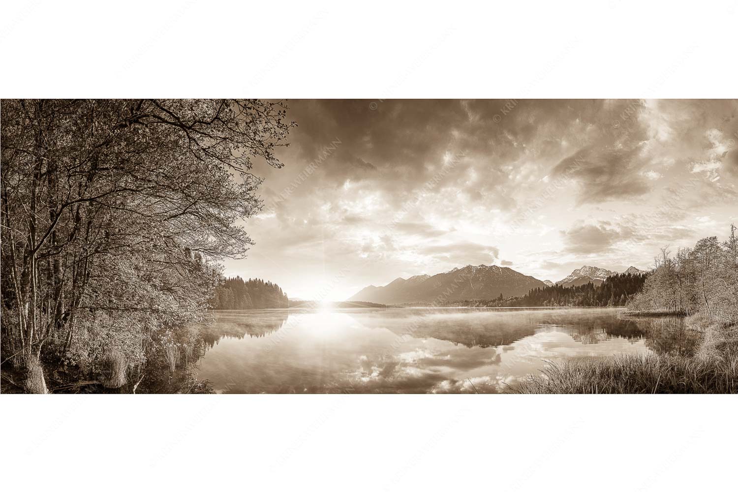 Barmseespiegel – Seitenverhältnis 2,5:1 — Barmsee mit Karwendel Sonnenaufgang am Barmsee mit Blick zum Soiern- und Karwendelgebirge