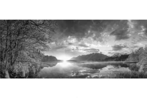 Sonnenaufgang am Barmsee mit Blick zum Soiern- und Karwendelgebirge - Barmseespiegel - Seitenverhältnis 2,5:1 - Barmsee mit Karwendel - weitere Infos unter https://www.kriner-weiermann.de