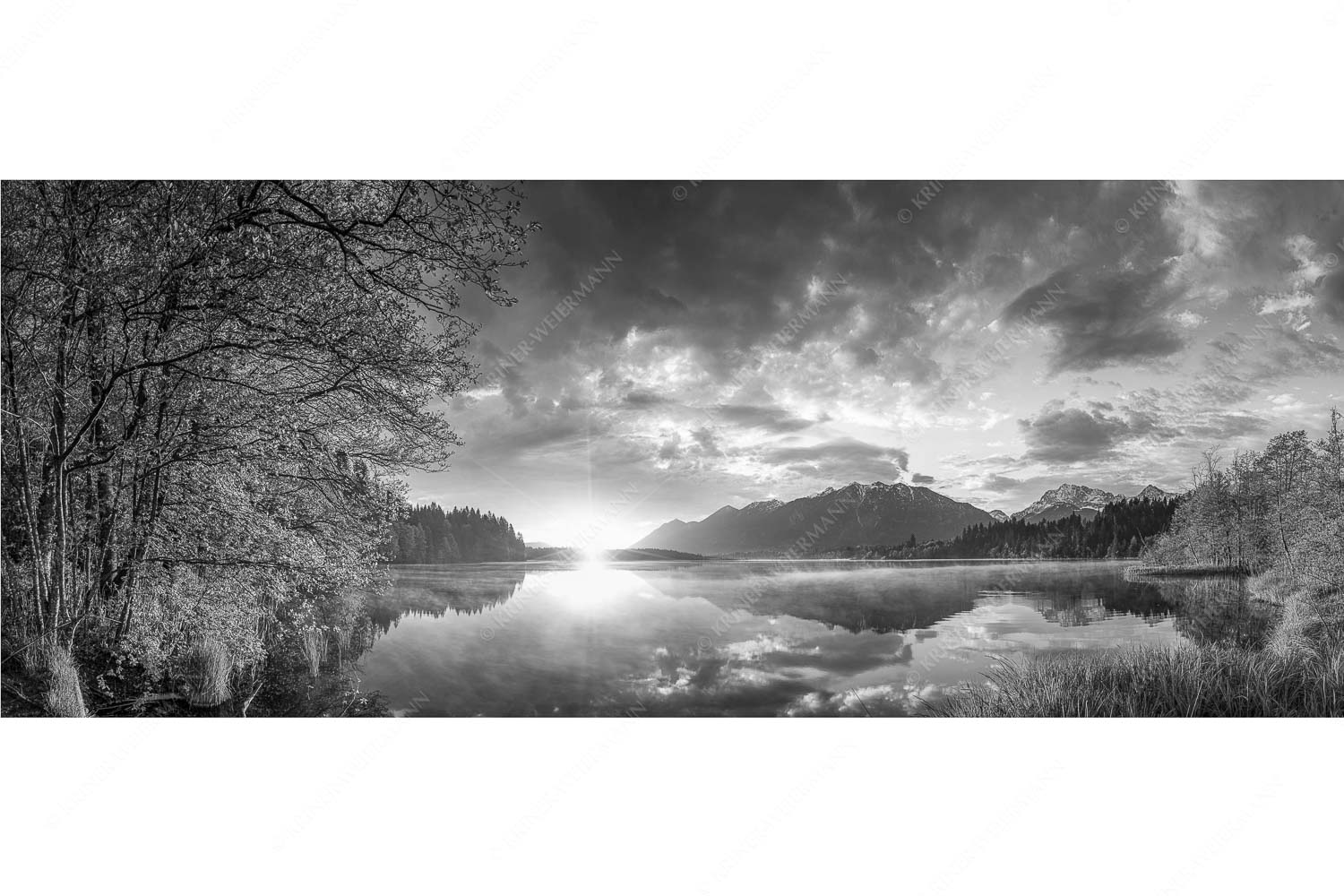 Barmseespiegel – Seitenverhältnis 2,5:1 — Barmsee mit Karwendel Sonnenaufgang am Barmsee mit Blick zum Soiern- und Karwendelgebirge
