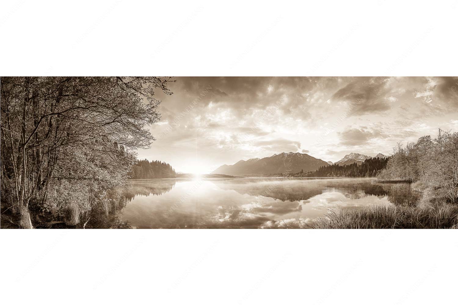 Barmseespiegel – Seitenverhältnis 3:1 — Barmsee mit Karwendel Sonnenaufgang am Barmsee mit Blick zum Soiern- und Karwendelgebirge