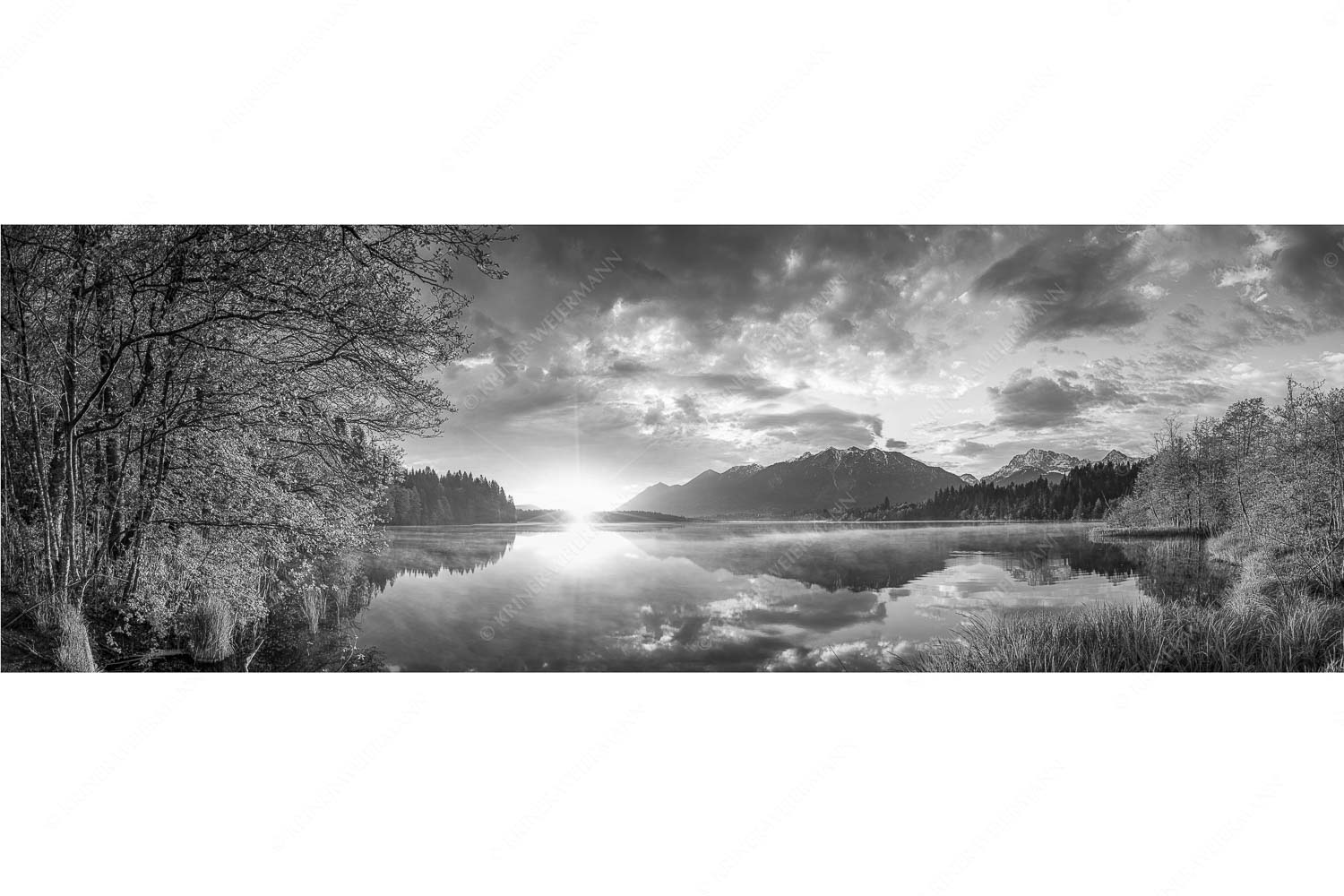 Barmseespiegel – Seitenverhältnis 3:1 — Barmsee mit Karwendel Sonnenaufgang am Barmsee mit Blick zum Soiern- und Karwendelgebirge