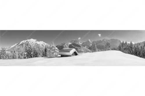 Blick ins Soiern- und Karwendelgebirge - Beeindruckendes Karwendel II - Seitenverhältnis 4:1 - Winterlandschaft bei Mittenwald - weitere Infos unter https://www.kriner-weiermann.de