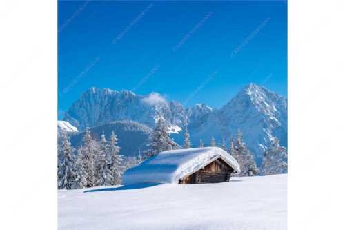 Blick zum Karwendelgebirge mit Wörner, Tiefkar- und Westlicher Karwendelspitze - Beeindruckendes Karwendel - Seitenverhältnis 1:1 - Viel Schnee auf Heustadel - weitere Infos unter https://www.kriner-weiermann.de
