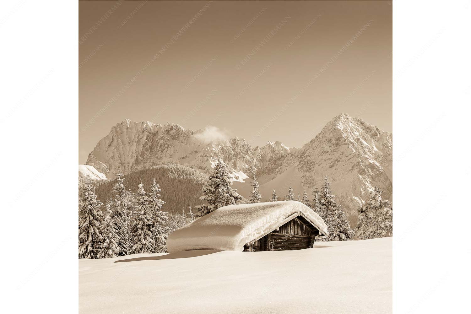 Beeindruckendes Karwendel – Seitenverhältnis 1:1 — Viel Schnee auf Heustadel Blick zum Karwendelgebirge mit Wörner, Tiefkar- und Westlicher Karwendelspitze