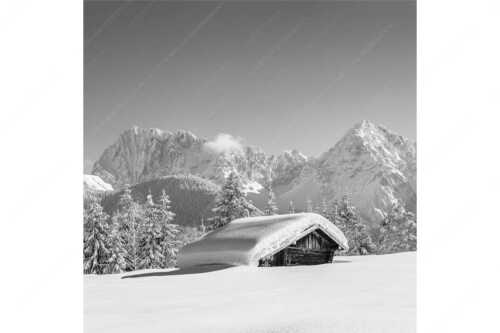 Blick zum Karwendelgebirge mit Wörner, Tiefkar- und Westlicher Karwendelspitze - Beeindruckendes Karwendel - Seitenverhältnis 1:1 - Viel Schnee auf Heustadel - weitere Infos unter https://www.kriner-weiermann.de