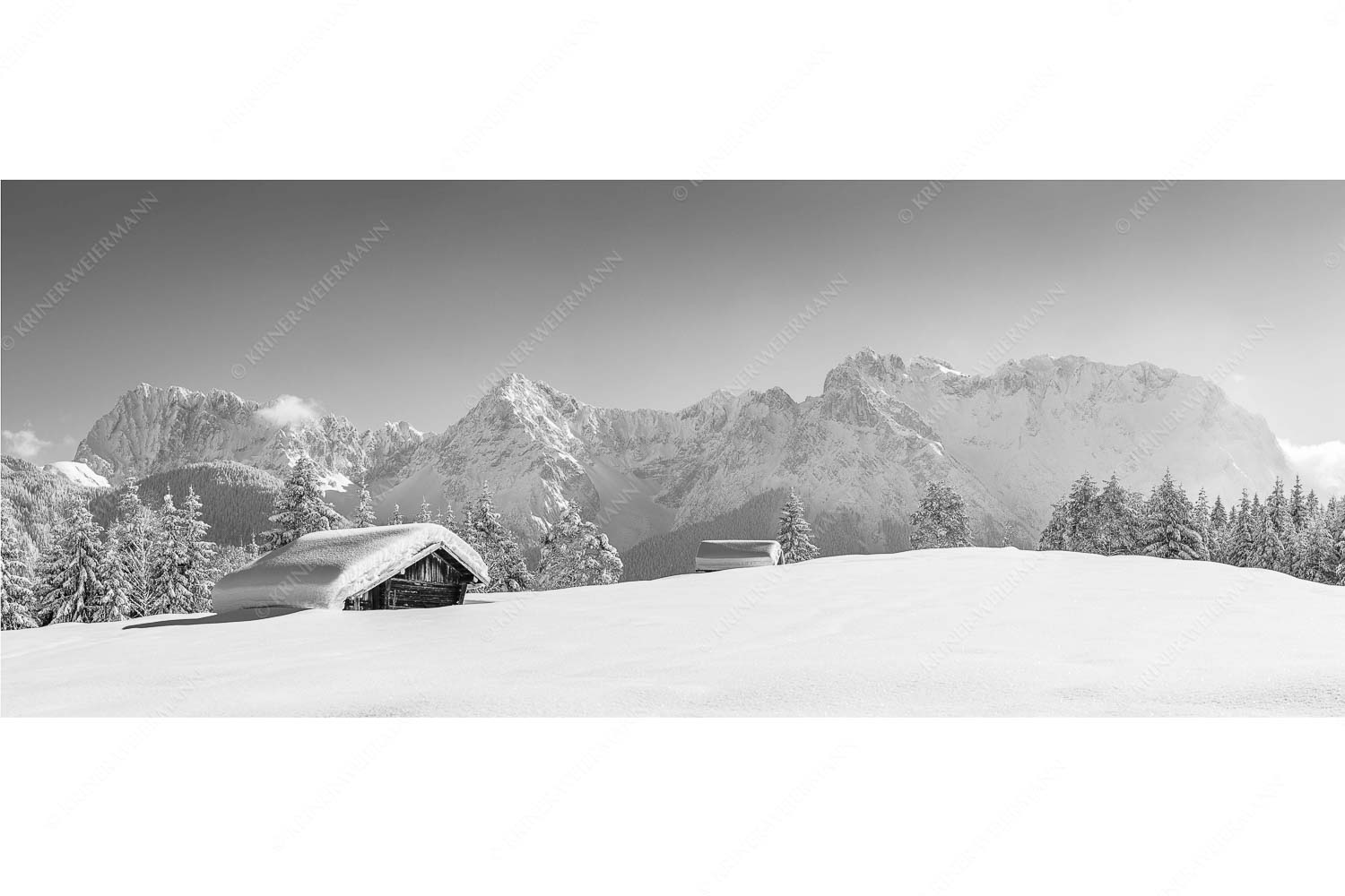 Beeindruckendes Karwendel – Seitenverhältnis 2,5:1 — Viel Schnee auf Heustadel Blick zum Karwendelgebirge mit Wörner, Tiefkar- und Westlicher Karwendelspitze