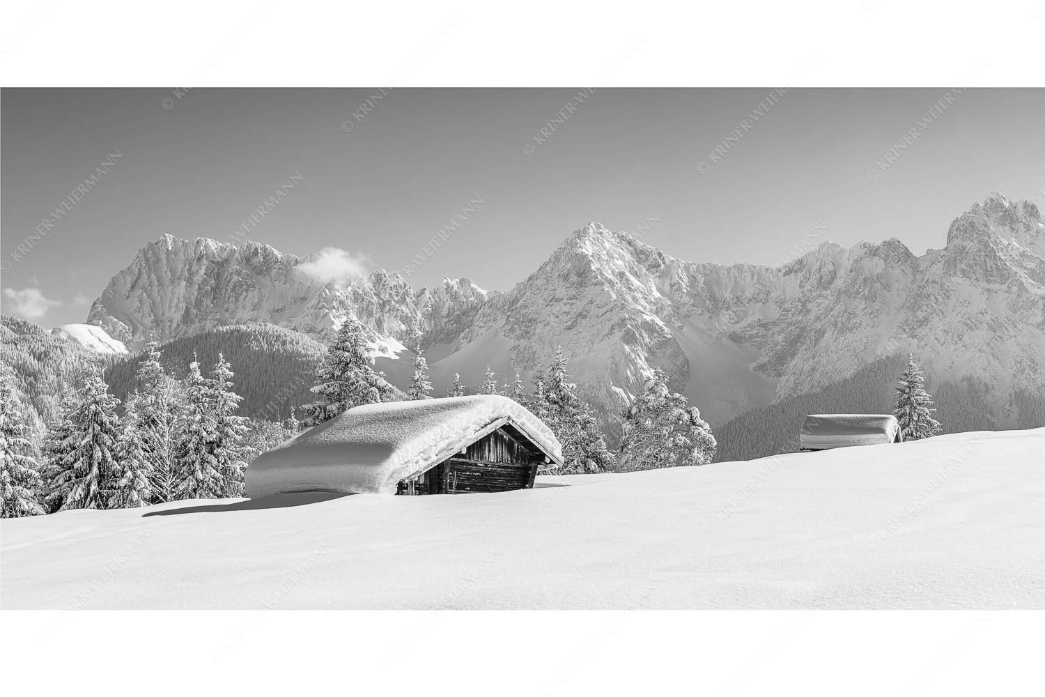 Beeindruckendes Karwendel – Seitenverhältnis 2:1 — Viel Schnee auf Heustadel Blick zum Karwendelgebirge mit Wörner, Tiefkar- und Westlicher Karwendelspitze