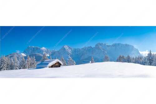 Blick zum Karwendelgebirge mit Wörner, Tiefkar- und Westlicher Karwendelspitze - Beeindruckendes Karwendel - Seitenverhältnis 3:1 - Viel Schnee auf Heustadel - weitere Infos unter https://www.kriner-weiermann.de