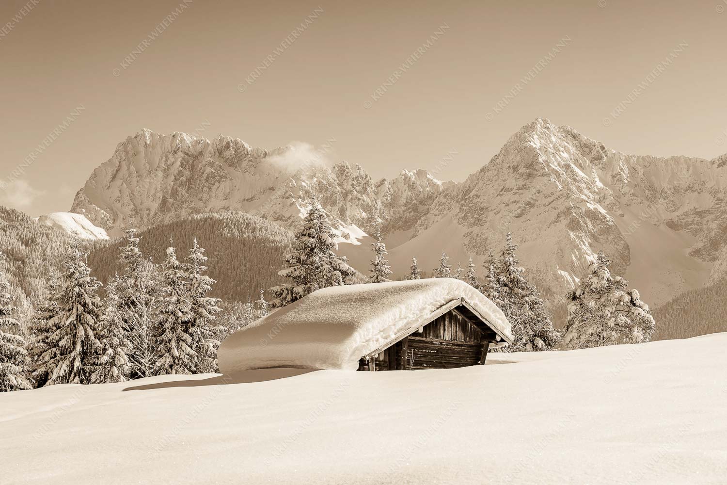 Beeindruckendes Karwendel – Seitenverhältnis 3:2 — Viel Schnee auf Heustadel Blick zum Karwendelgebirge mit Wörner, Tiefkar- und Westlicher Karwendelspitze
