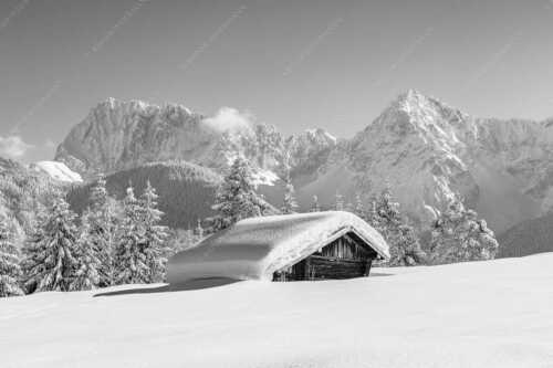 Blick zum Karwendelgebirge mit Wörner, Tiefkar- und Westlicher Karwendelspitze - Beeindruckendes Karwendel - Seitenverhältnis 3:2 - Viel Schnee auf Heustadel - weitere Infos unter https://www.kriner-weiermann.de